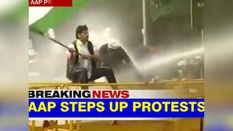 Watch: AAP protests outside Jaitley's residence, police use water cannons to contain situation