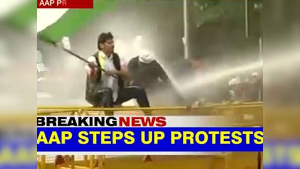 Watch: AAP protests outside Jaitley's residence, police use water cannons to contain situation