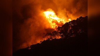Australia bushfires: Conditions in East and West coasts to worsen further due to rising temperature, lightning strikes and gusty winds