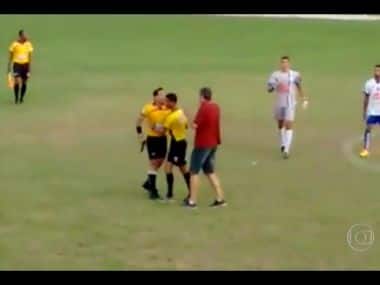 Pistol time. YouTube screengrab from Brazilian amateur match in which referee pulled a pistol.