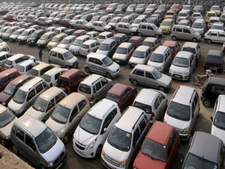 Domestic car sales tumble 4.21 percent in February