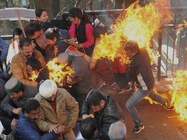 Protest gone horribly wrong: Congress workers set themselves on fire while trying to burn Modi effigy Protest gone horribly wrong: Congress workers set themselves on fire while trying to burn Modi effigy