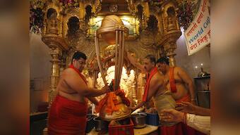 To cut imports, India wants rich temples to deposit gold hoard for interest