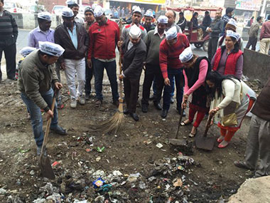 Dirt wars in Delhi? AAP leaders clean garbage piled up by protesting civic workers Dirt wars in Delhi? AAP leaders clean garbage piled up by protesting civic workers