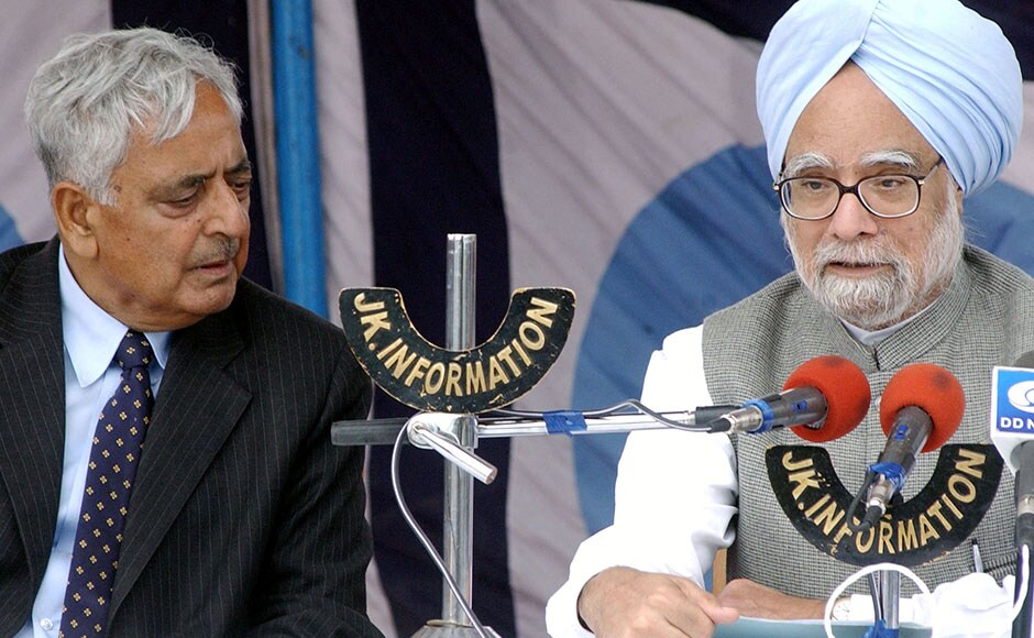 Indian Prime minister Manmohan Singh (R) is flanked by Jammu and Kashmir's Chief Minister Mufti Mohammad Sayeed (L) as he addresses a press conference at the military airport in Srinagar 11 October 2005, after touring the Indian Kashmir earthquake affected areas. The earthquake toll in Indian Kashmir jumped to 1,300 people with more than 32,000 houses damaged, Prime Minister Manmohan Singh told reporters in the summer capital of the state. AFP Indian Prime minister Manmohan Singh (R) is flanked by Jammu and Kashmir's Chief Minister Mufti Mohammad Sayeed (L) as he addresses a press conference at the military airport in Srinagar 11 October 2005, after touring the Indian Kashmir earthquake affected areas. The earthquake toll in Indian Kashmir jumped to 1,300 people with more than 32,000 houses damaged, Prime Minister Manmohan Singh told reporters in the summer capital of the state. AFP
