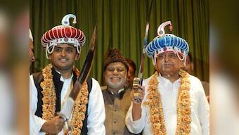 New year thaw in SP as Mulayam revokes sacking of two Akhilesh aides