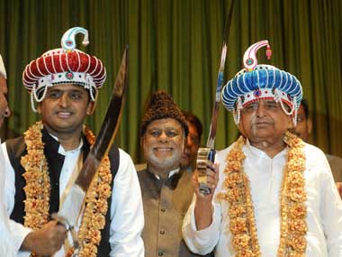 New year thaw in SP as Mulayam revokes sacking of two Akhilesh aides New year thaw in SP as Mulayam revokes sacking of two Akhilesh aides