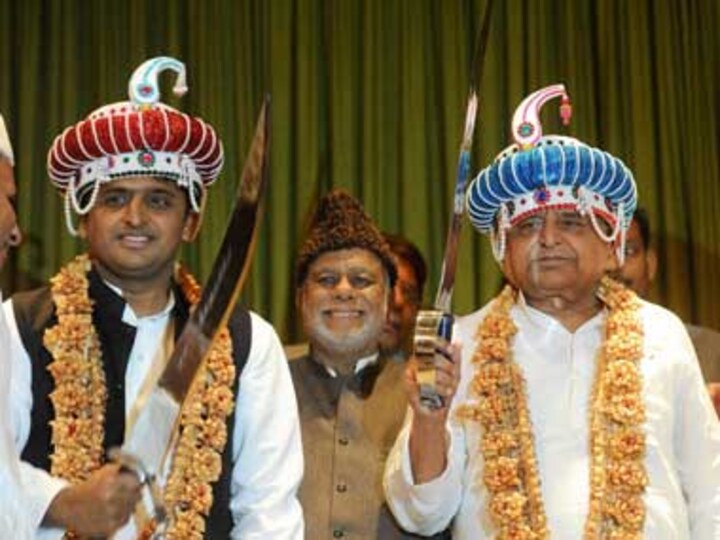 New year thaw in SP as Mulayam revokes sacking of two Akhilesh aides