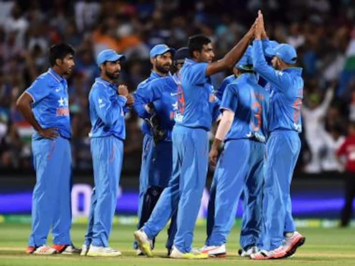 Adelaide T20 talking points: Kohli's form, spin-control for Dhoni and teams going 'retro'