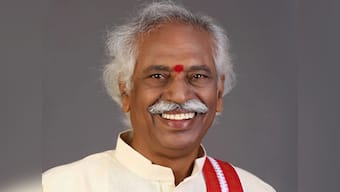 Telangana, Andhra CMs should settle high court split issue: Bandaru Dattatreya