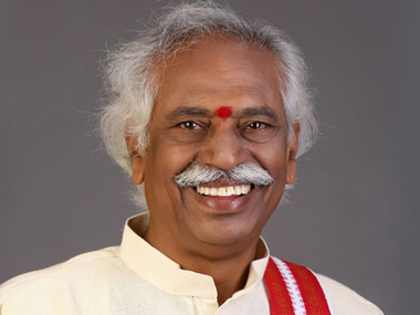 Telangana, Andhra CMs should settle high court split issue: Bandaru Dattatreya Telangana, Andhra CMs should settle high court split issue: Bandaru Dattatreya