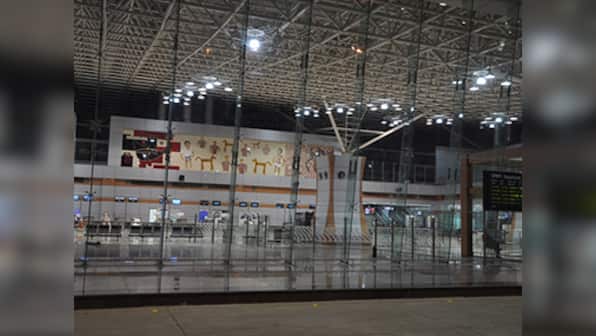 Five airports, including Srinagar, Jammu and Leh, closed for civilian flights amid tension between India, Pakistan
