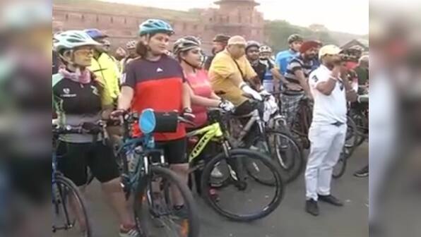 ‘Save Delhi, Save India’: DU students cycle to North Campus to boost odd-even effort
