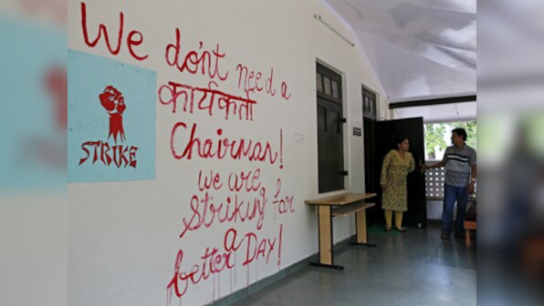 Chargesheet filed against 35 FTII students for illegally confining institute director last year
