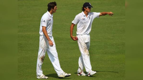 Finn leads England fightback as South Africa crumble to 267 for 7 after strong start
