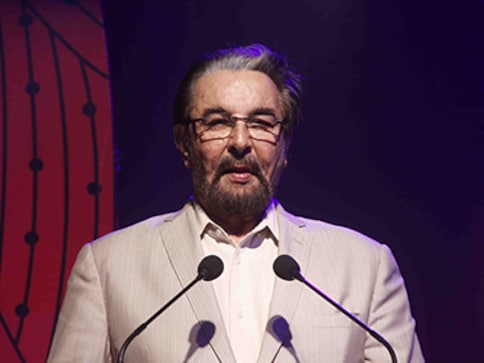 Kabir Bedi ties the knot with his long time partner Parveen Dusanj at