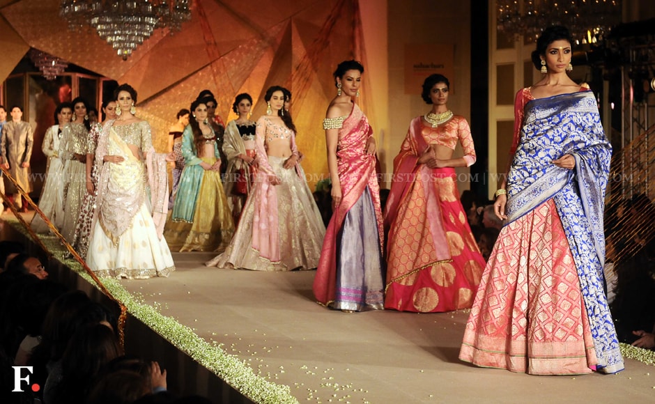 Manish Malhotra's Regal Threads collection showcases the finest aspects of Gujarati and Banarasi weaves. Sachin Gokhale/Firstpost Manish Malhotra's Regal Threads collection showcases the finest aspects of Gujarati and Banarasi weaves. Sachin Gokhale/Firstpost