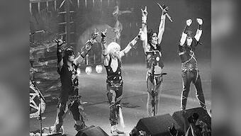 Hooligan’s Holiday comes to an end: Mötley Crüe plays final show in Los Angeles