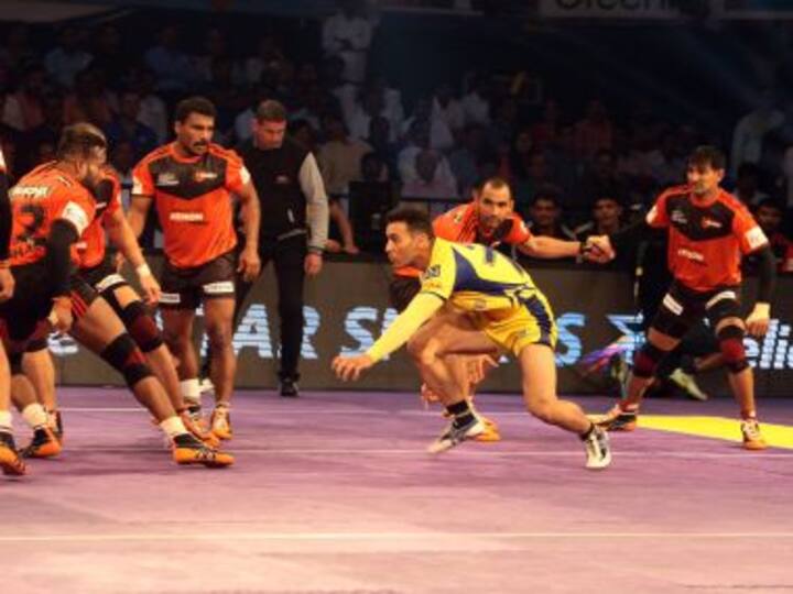 Pro-Kabbadi: Defending champions U Mumba kick-off with close win over Titans; Bengaluru trounce Delhi