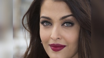 Did Aishwarya just call Rekha 'Maa' on Stardust awards night?