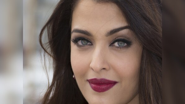 Did Aishwarya just call Rekha 'Maa' on Stardust awards night?