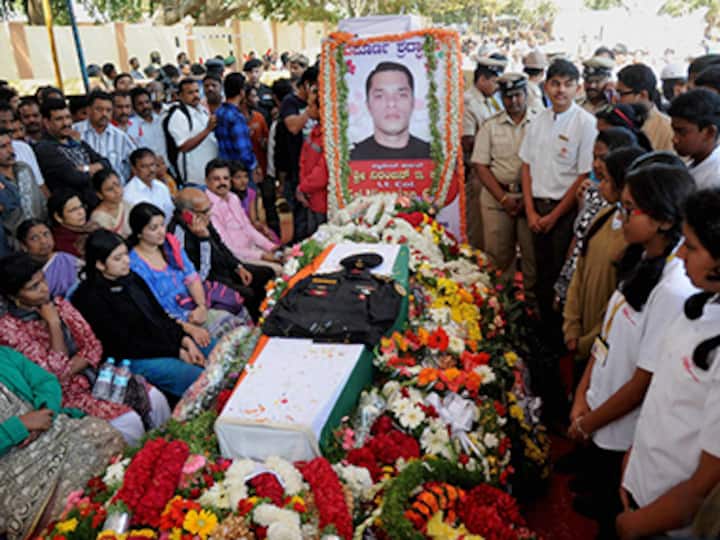 Pathankot attack: Lt Col Niranjan laid to rest with full military honours