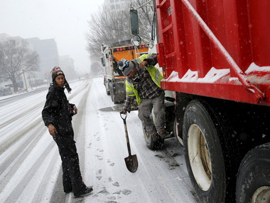 Mammoth 'Snowzilla' blizzard blankets Washington DC, New York: Worst yet to come, says weather service Mammoth 'Snowzilla' blizzard blankets Washington DC, New York: Worst yet to come, says weather service