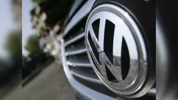 Volkswagen chief tells shareholders sorry for emissions scandal