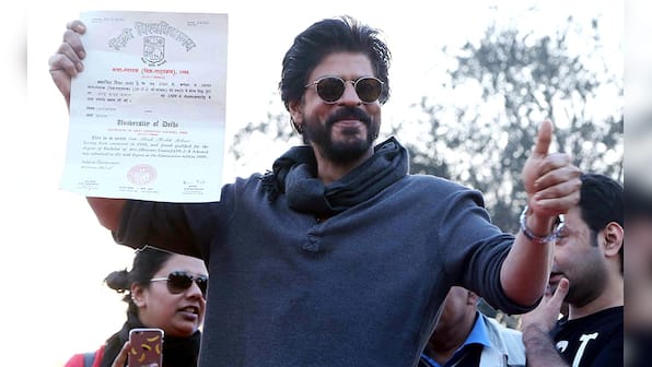 Shah Rukh Khan collects his graduate degree from Hansraj College, Delhi University