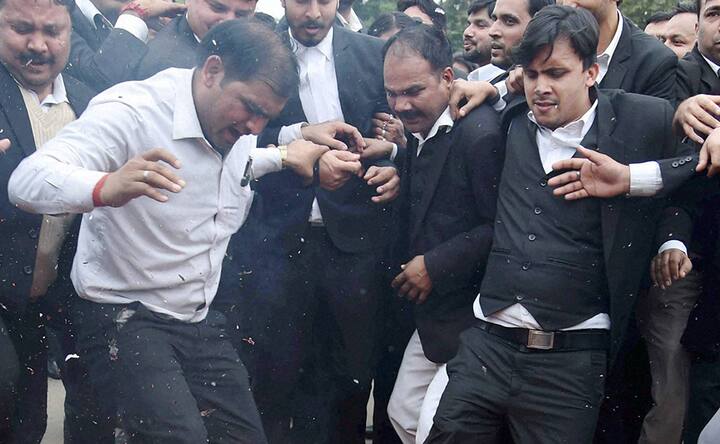 No end to JNU row outrage: Lawyers carry out protest march against 'anti-national' activities No end to JNU row outrage: Lawyers carry out protest march against 'anti-national' activities