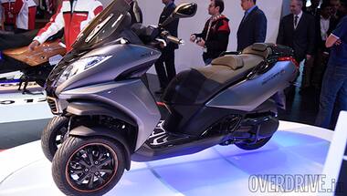 2016 Auto Expo: Mahindra showcases Peugeot scooters