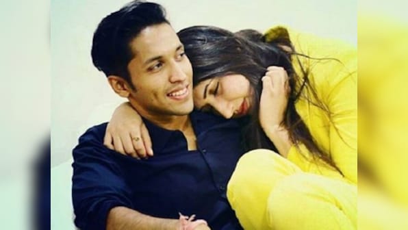 Awww! Novelist and screenwriter Durjoy Dutta live tweets marriage proposal to girlfriend