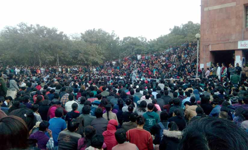 #JNURow: Five accused, including Umar Khalid, likely to surrender to Delhi Police #JNURow: Five accused, including Umar Khalid, likely to surrender to Delhi Police