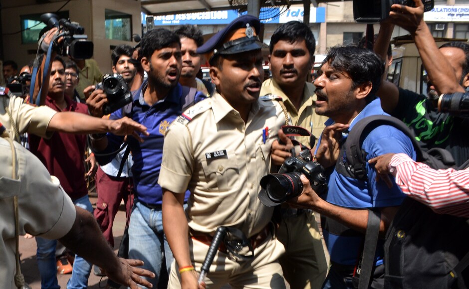 Lathicharge4