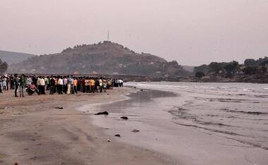 Horrible tragedy in Maharashtra: 14 students drown in the sea near Murud beach