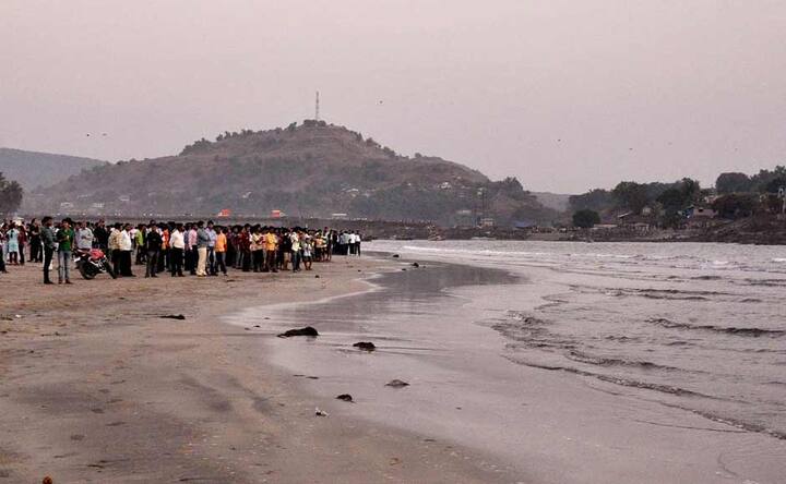 Horrible tragedy in Maharashtra: 14 students drown in the sea near Murud beach