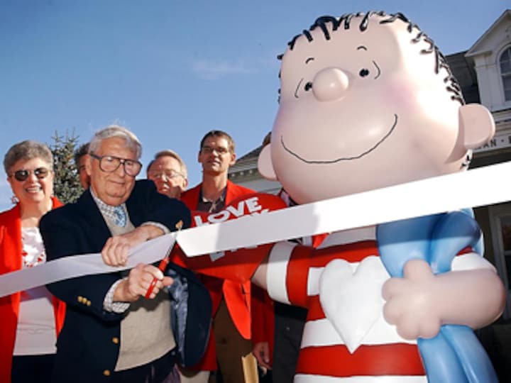 Cartoonist Linus Maurer, who gave name to 'Peanuts' character, dies at the age of 90