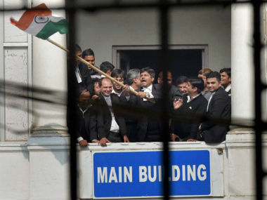 Lawyer Vikram Singh Chauhan defiant after bashing up journalists at Patiala House court Lawyer Vikram Singh Chauhan defiant after bashing up journalists at Patiala House court