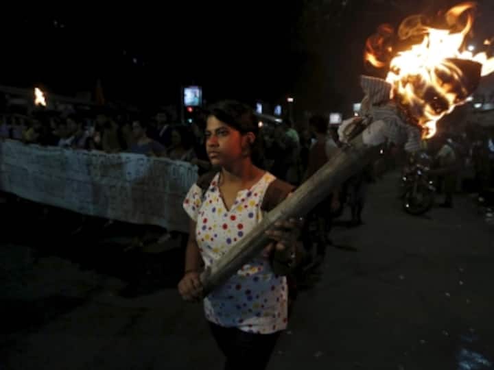 #JNURow escalates: Now Jadavpur University students raise pro-Afzal and 'azadi' slogans #JNURow escalates: Now Jadavpur University students raise pro-Afzal and 'azadi' slogans