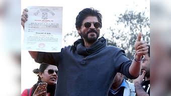 The Graduate: Shah Rukh Khan finally gets his degree from Hansraj college after 28 years