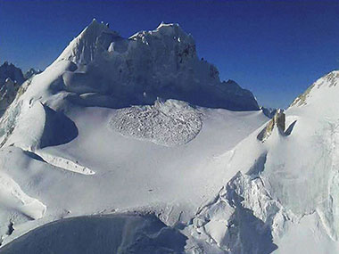 Siachen avalanche: Kerala govt offers compensation, job for Lance Naik Sudheesh's family Siachen avalanche: Kerala govt offers compensation, job for Lance Naik Sudheesh's family