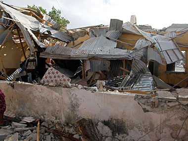 Islamist suicide bomber kills atleast 30 in twin blasts in Somali town Islamist suicide bomber kills atleast 30 in twin blasts in Somali town