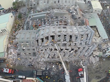 Death toll climbs after Taiwan quake: At least seven killed, 249 survivors pulled out of rubble Death toll climbs after Taiwan quake: At least seven killed, 249 survivors pulled out of rubble