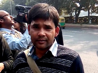 Watch: Lawyers scuffle, journalist from Firstpost beaten in Delhi court complex Watch: Lawyers scuffle, journalist from Firstpost beaten in Delhi court complex