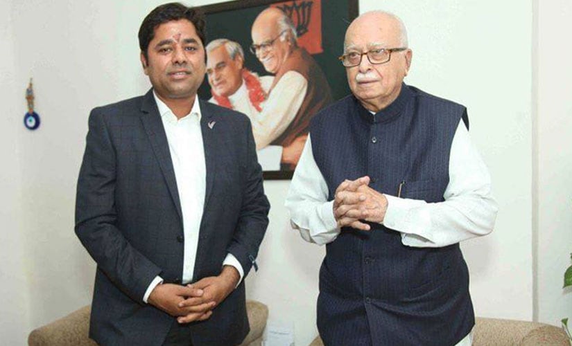 LK Advani with Chauhan. Image courtesy: Vikram singh chauhan/Facebook