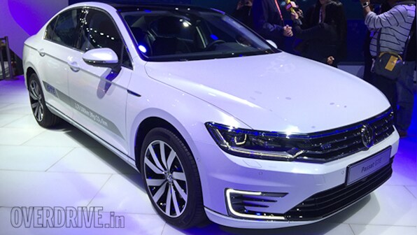 2016 Auto Expo: Volkswagen Passat GTE showcased