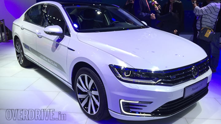 2016 Auto Expo: Volkswagen Passat GTE showcased