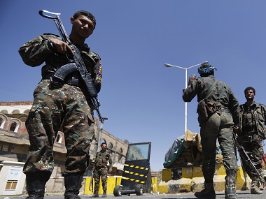 Yemen civil war: 30 killed as fighting between Houthi rebels and government supporters continues Yemen civil war: 30 killed as fighting between Houthi rebels and government supporters continues