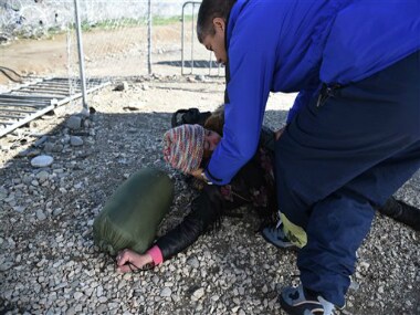 Macedonia closes borders for Afghan migrants; allows only Iraqis and Syrians now