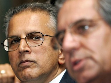 Ishrat Jahan encounter: GK Pillai's 'affidavit' claim sparks political row Ishrat Jahan encounter: GK Pillai's 'affidavit' claim sparks political row